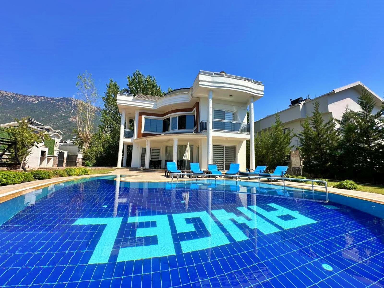 Valley - 4 Bedroom Private