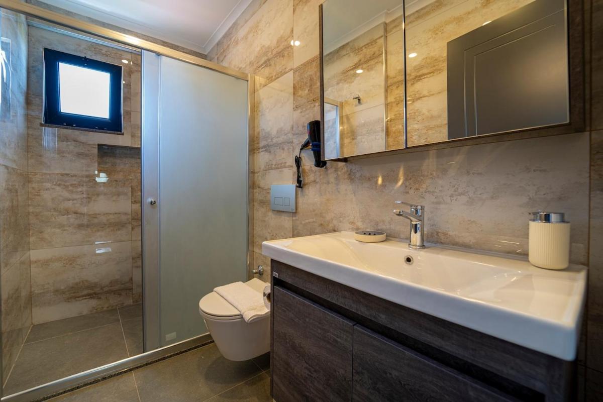 With Sea View And Heated Pool Mariposa Villa Fethiye