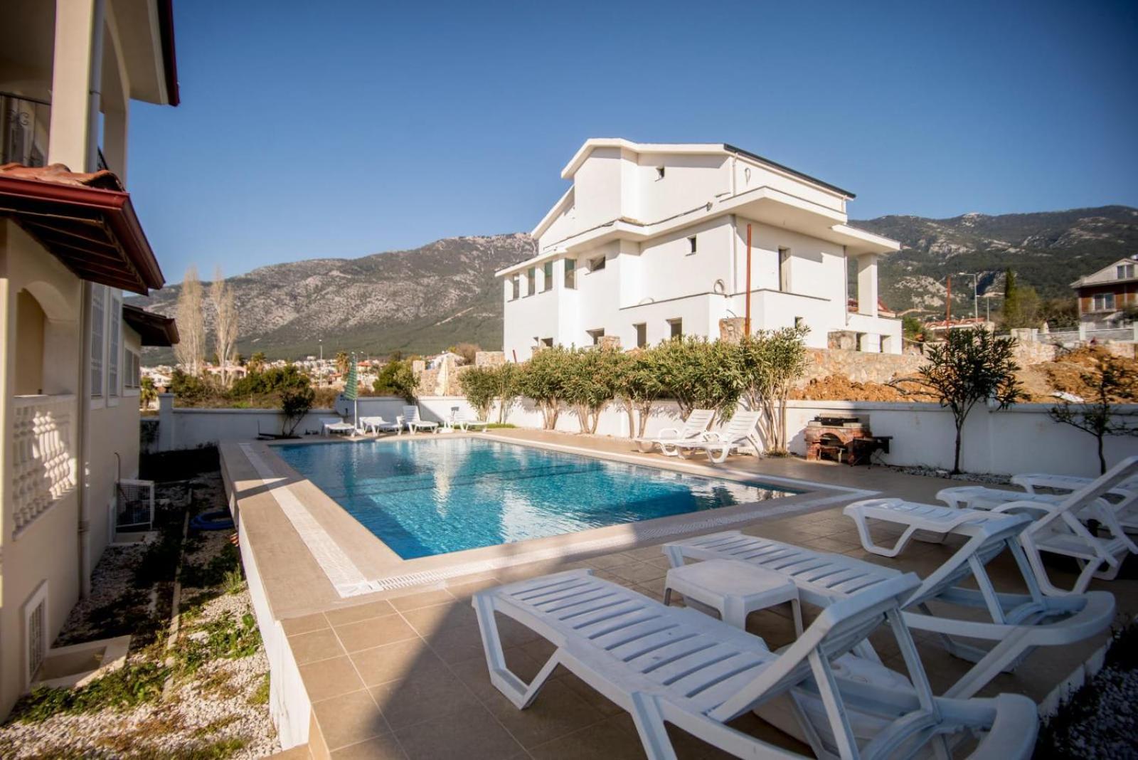 Apartment Tetra Clover Suites *