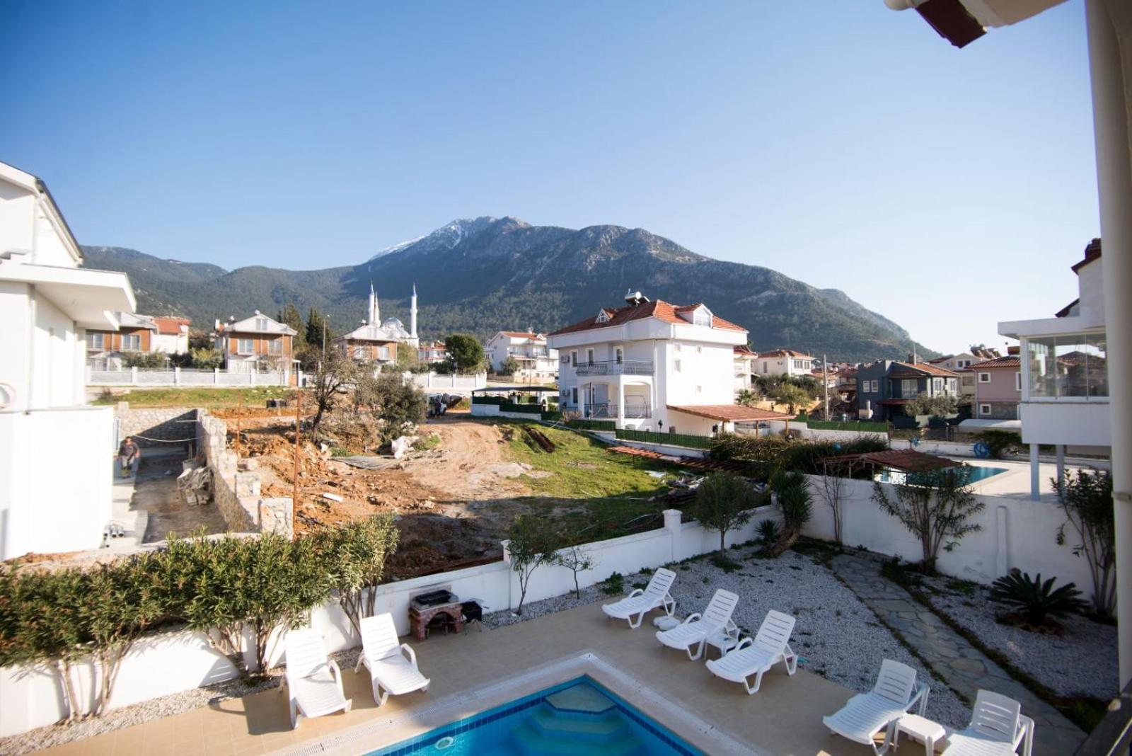Tetra Clover Suites *