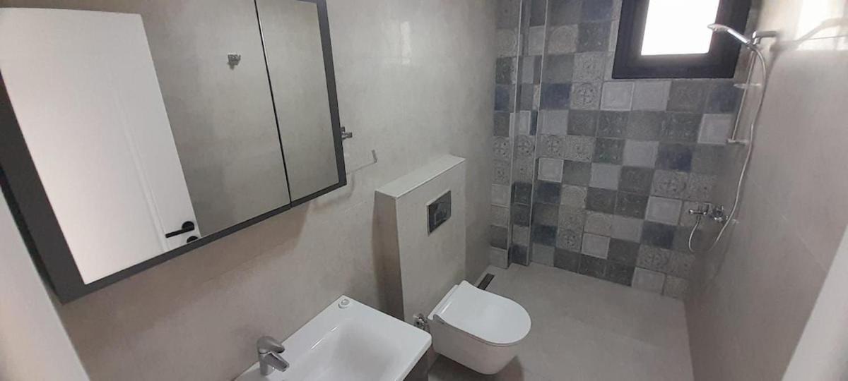 With Private Pools Daire *