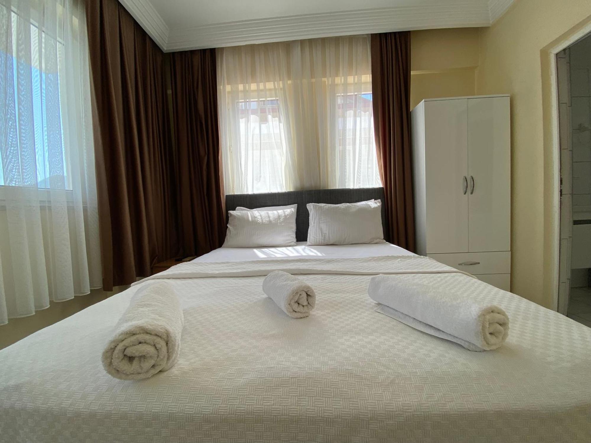 Cam Hotel *