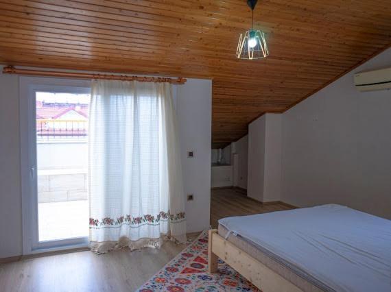 3 Bedroom Close To Mall And Bus Station *