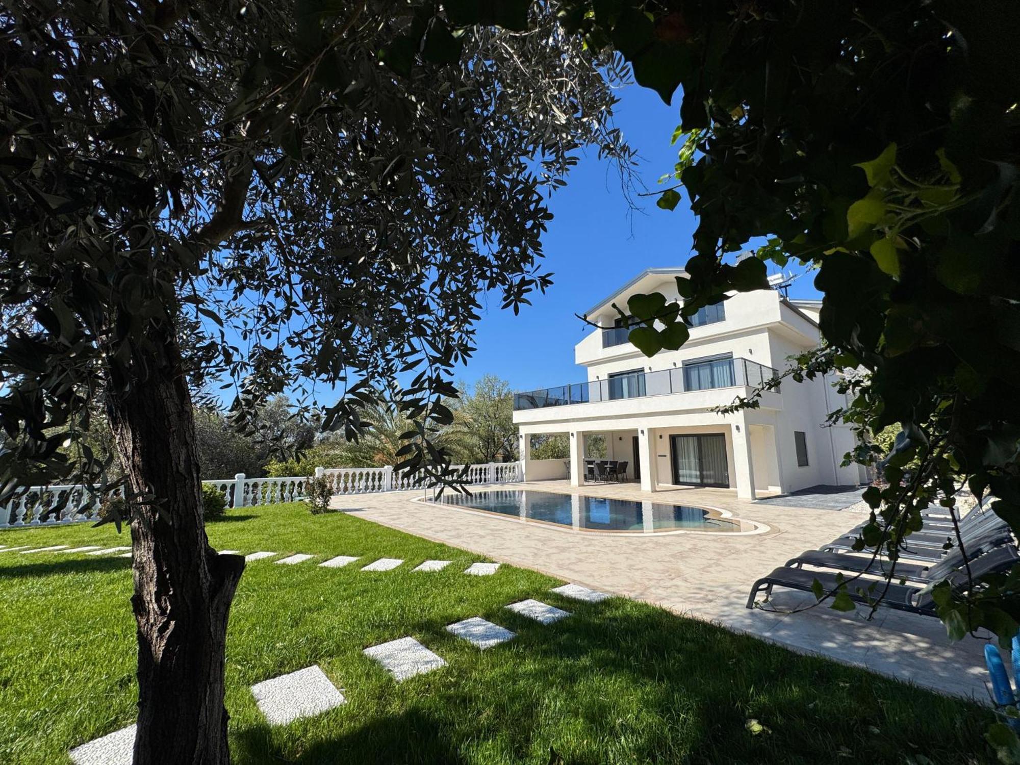 White Deluxe Villa