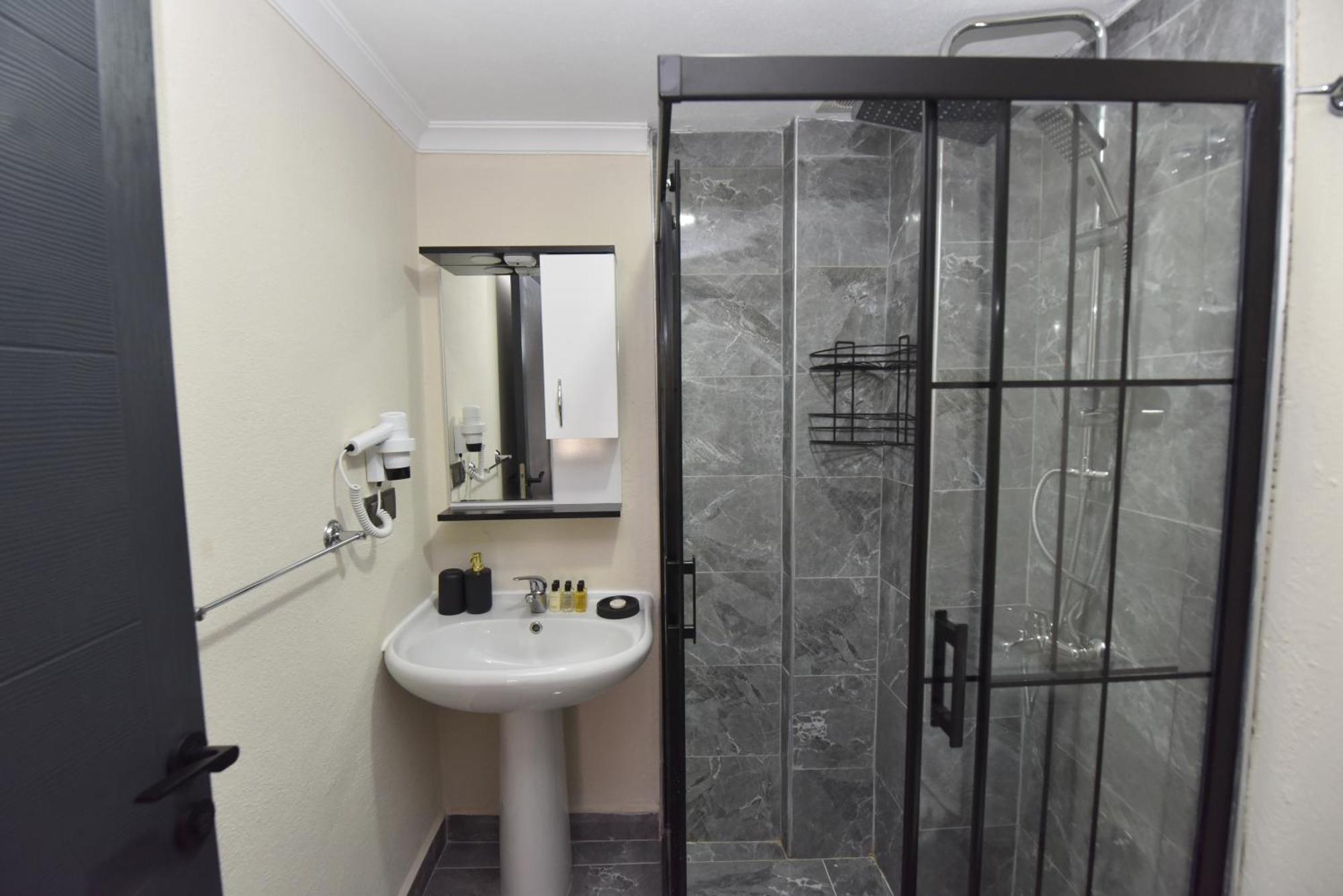 Royalis Boutique By Mykonut Hotel