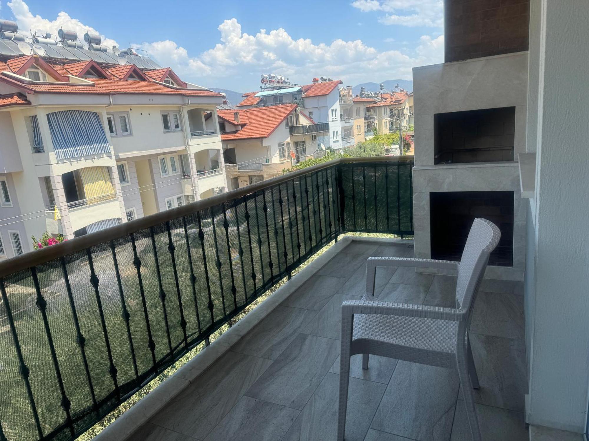 3 Bedroom Close To Mall And Bus Station Apartment *