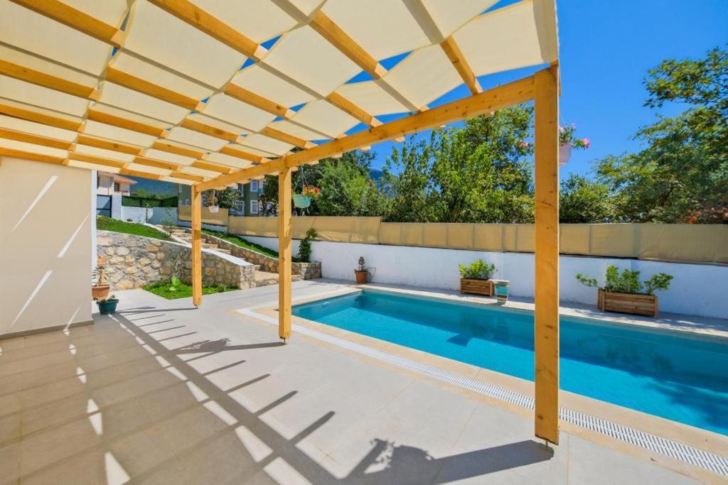 Arici Evi Delux Luxury With Indoor And Outdoor Pool *