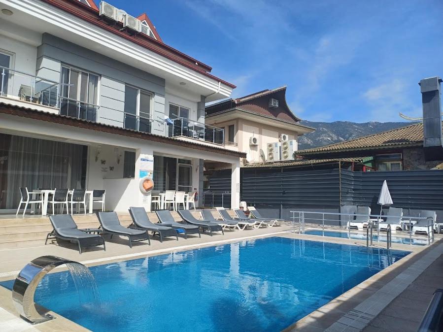 Paddys Apartments, Hisaroenue *
