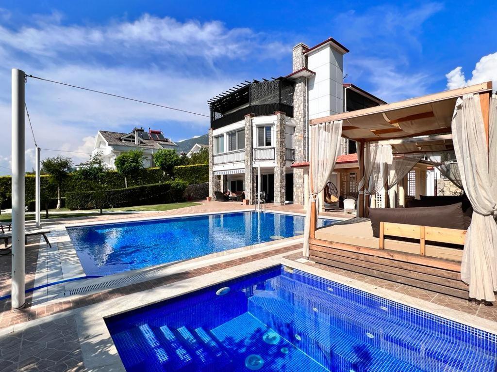 Gulistan - 7 Bedroom In Ovacik Villa