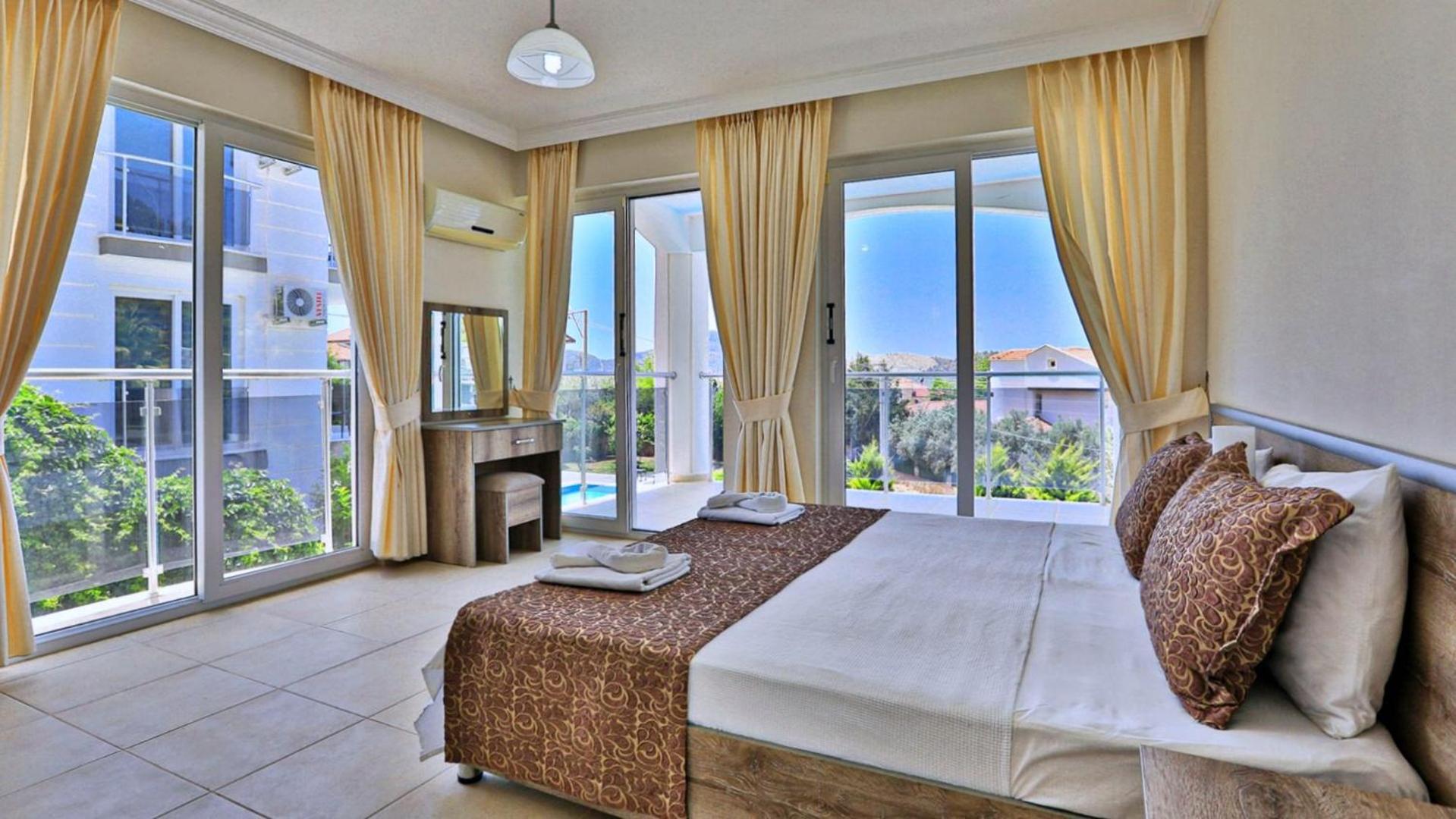 Villa Oludeniz 4 Bedroom 2184 *