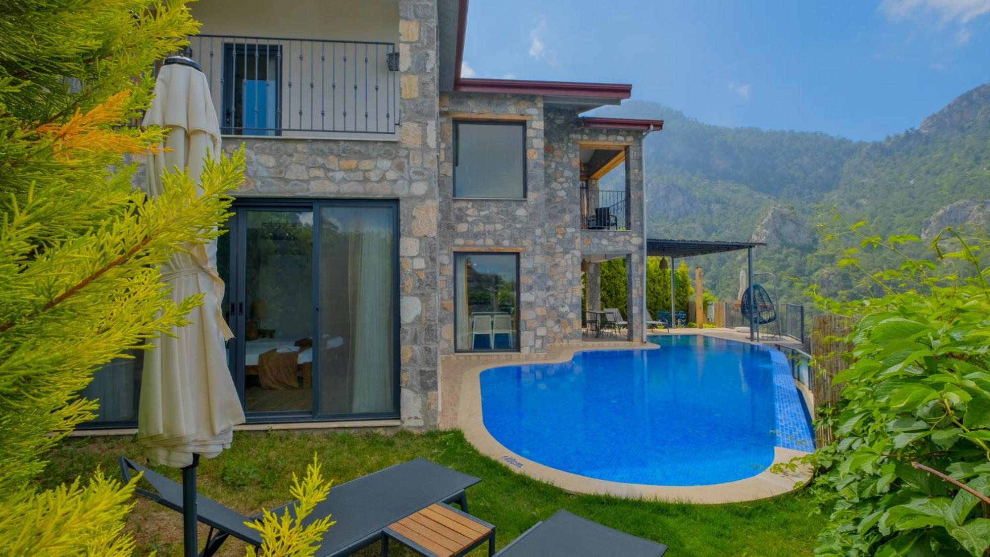 Pine Villa *