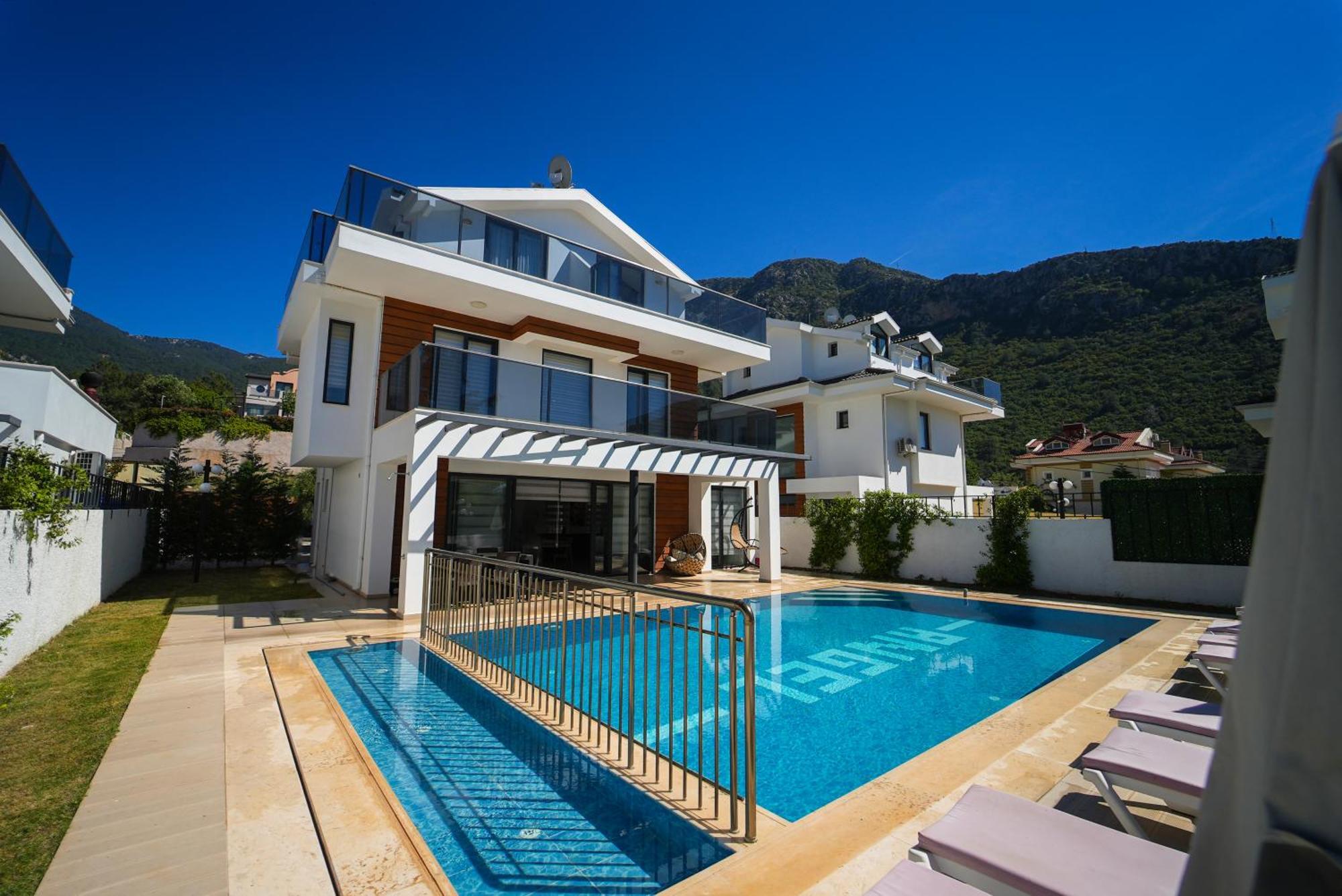 Celebrity B Fethiye