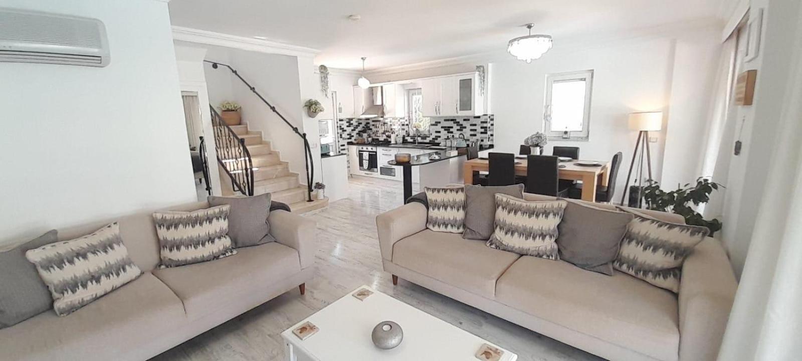 London By Luxury Group