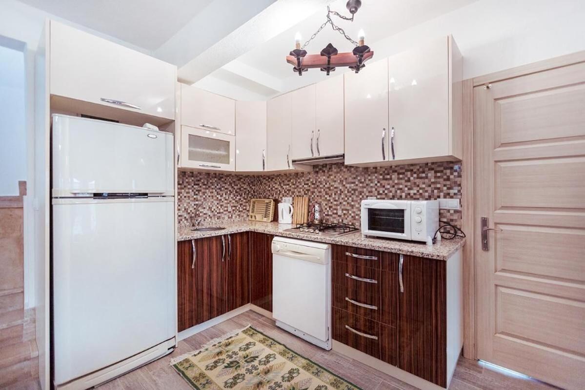 Villa Ege Stone Korunakli Ve Isitmali Havuz Jakuzi