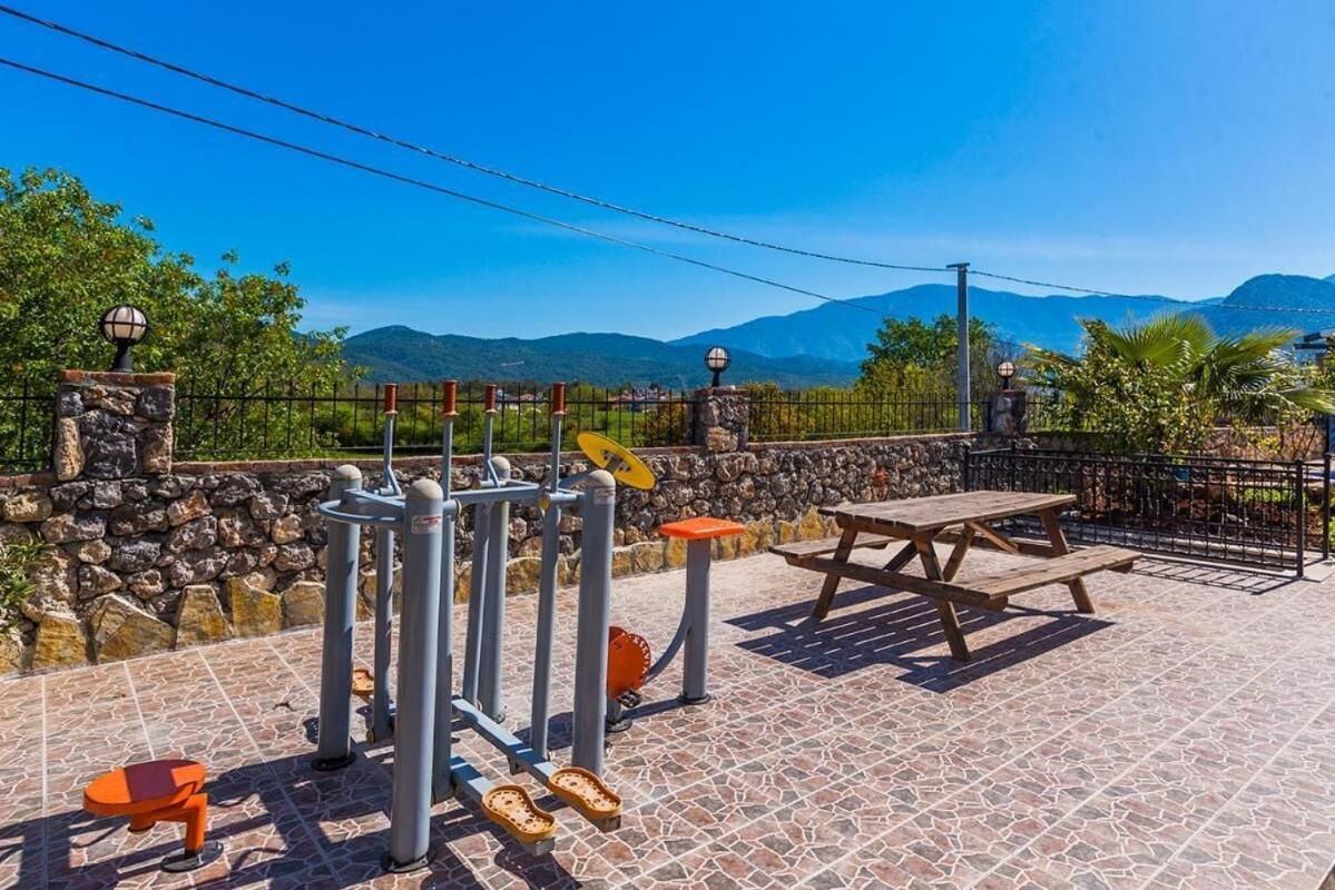 Ege Stone Korunakli Ve Isitmali Havuz Jakuzi Villa