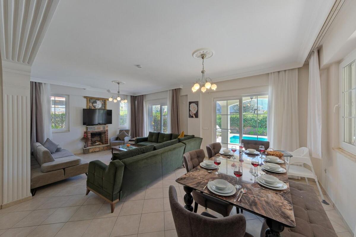 Villa Guel, *