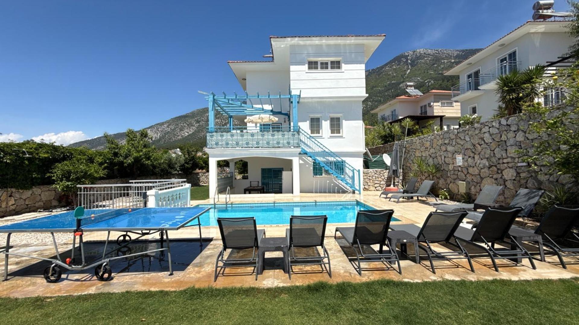 Hayat 6 Yatak Odali Oeluedenize Yakin Villa Fethiye