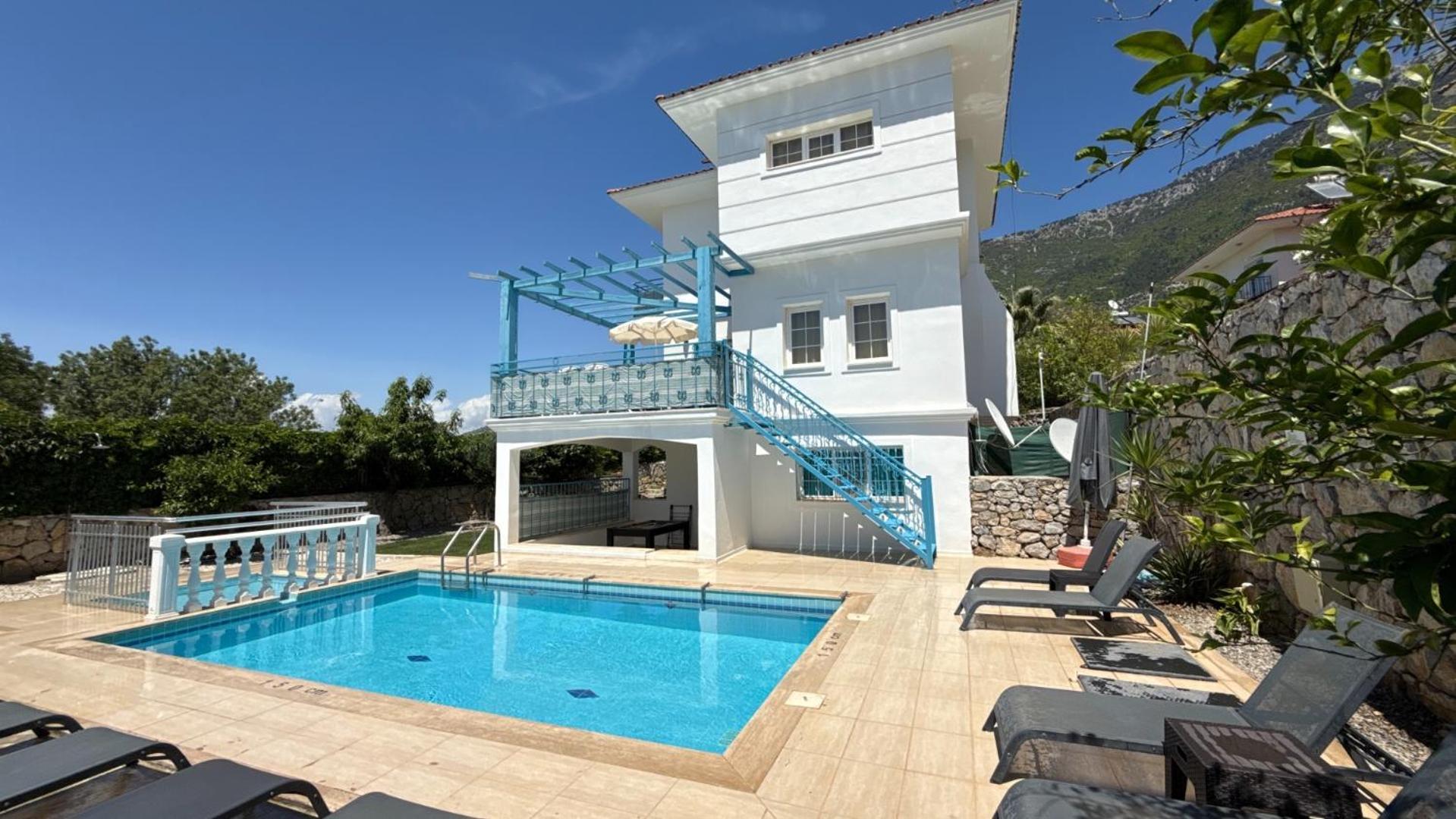 Hayat 6 Yatak Odali Oeluedenize Yakin Villa