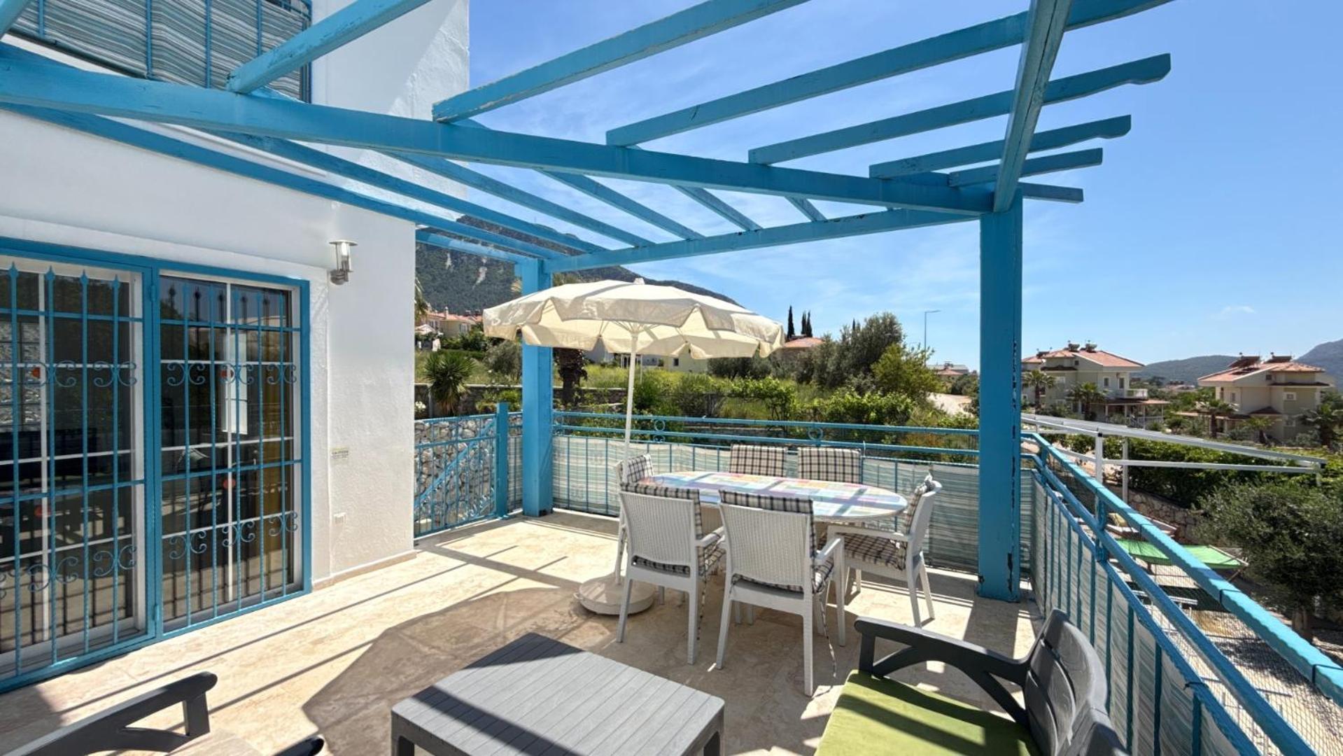 Hayat 6 Yatak Odali Oeluedenize Yakin Villa
