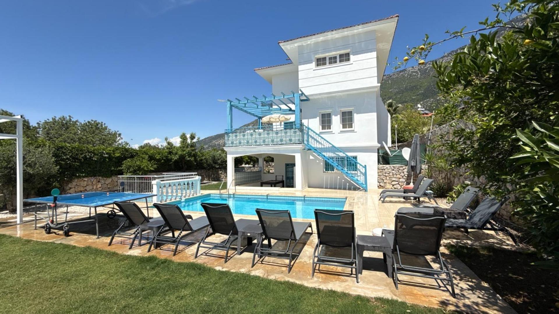 Villa Hayat 6 Yatak Odali Oeluedenize Yakin