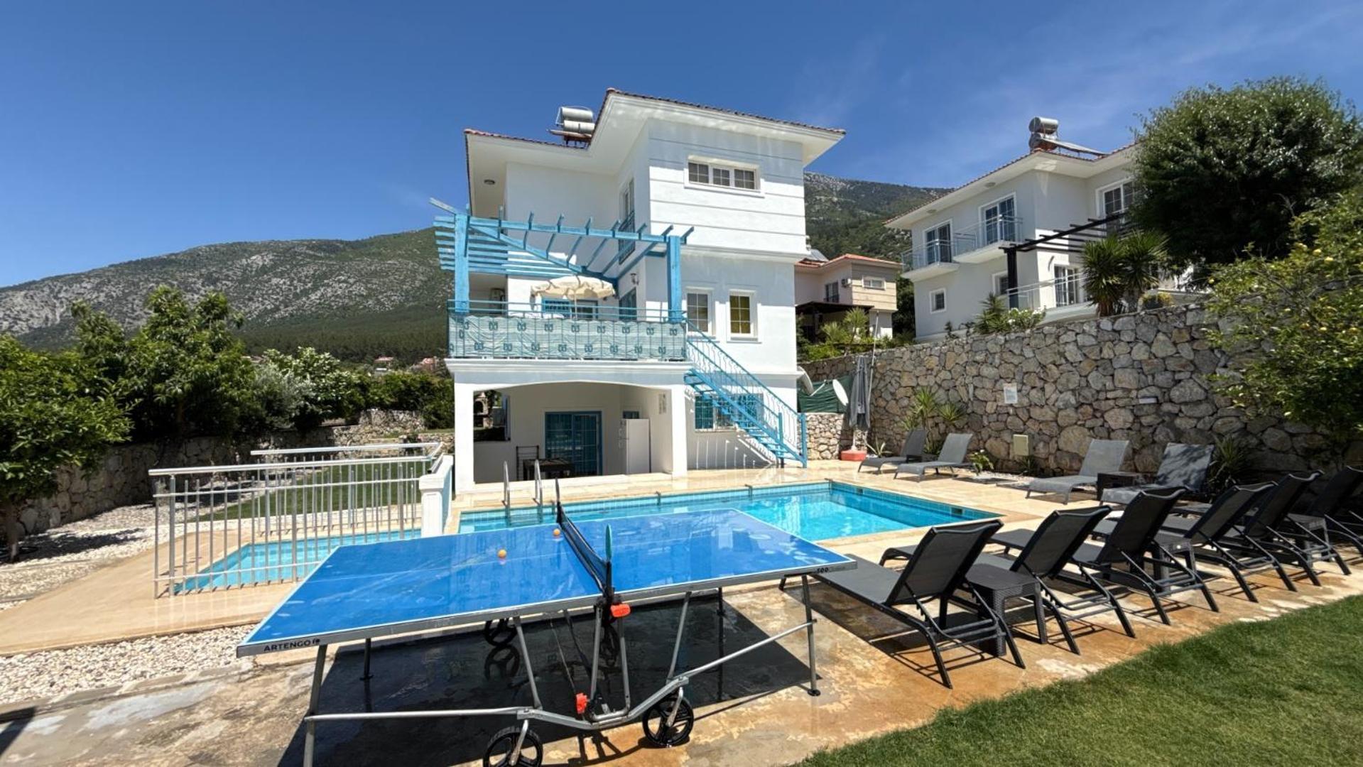 Villa Hayat 6 Yatak Odali Oeluedenize Yakin *