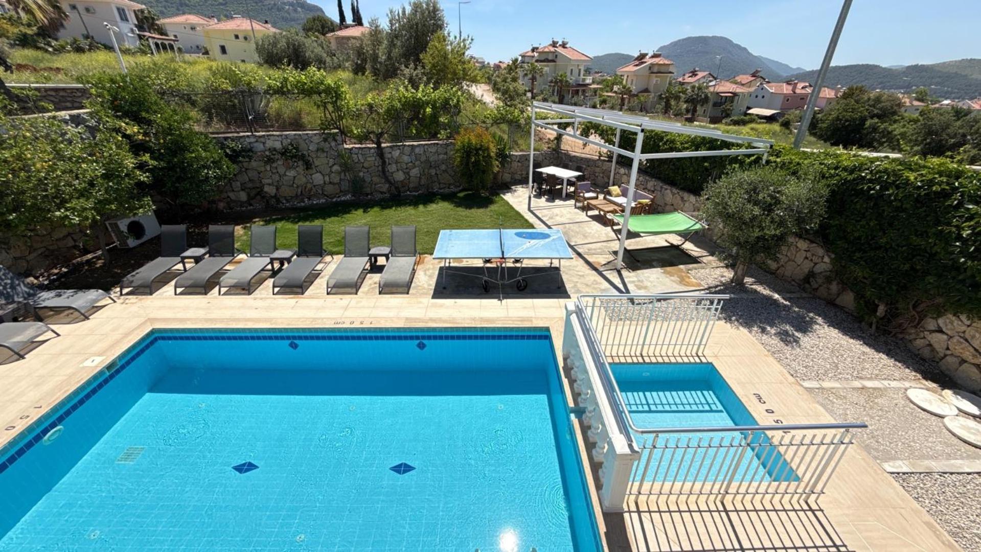 Villa Hayat 6 Yatak Odali Oeluedenize Yakin