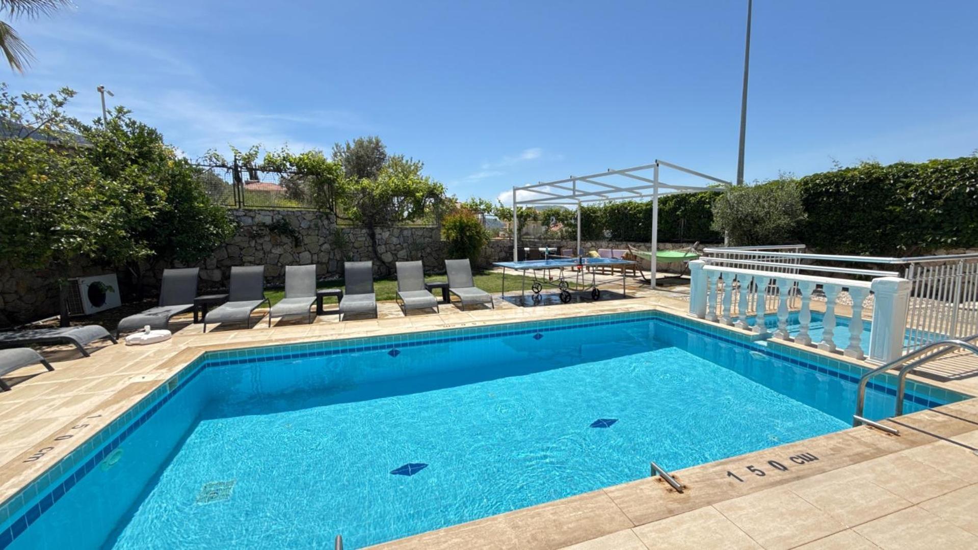 Villa Hayat 6 Yatak Odali Oeluedenize Yakin