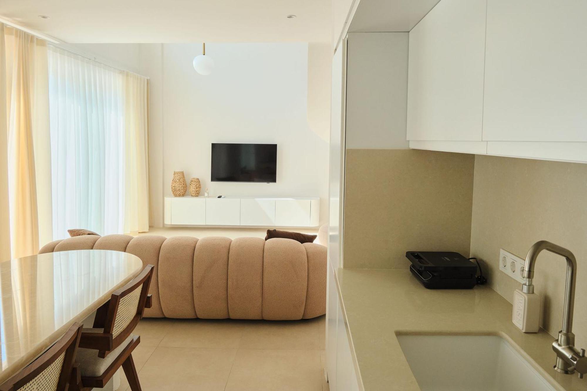 Ionx - Indoor & Outdoor Pool, Sauna, Bathtub, Jacuzzi