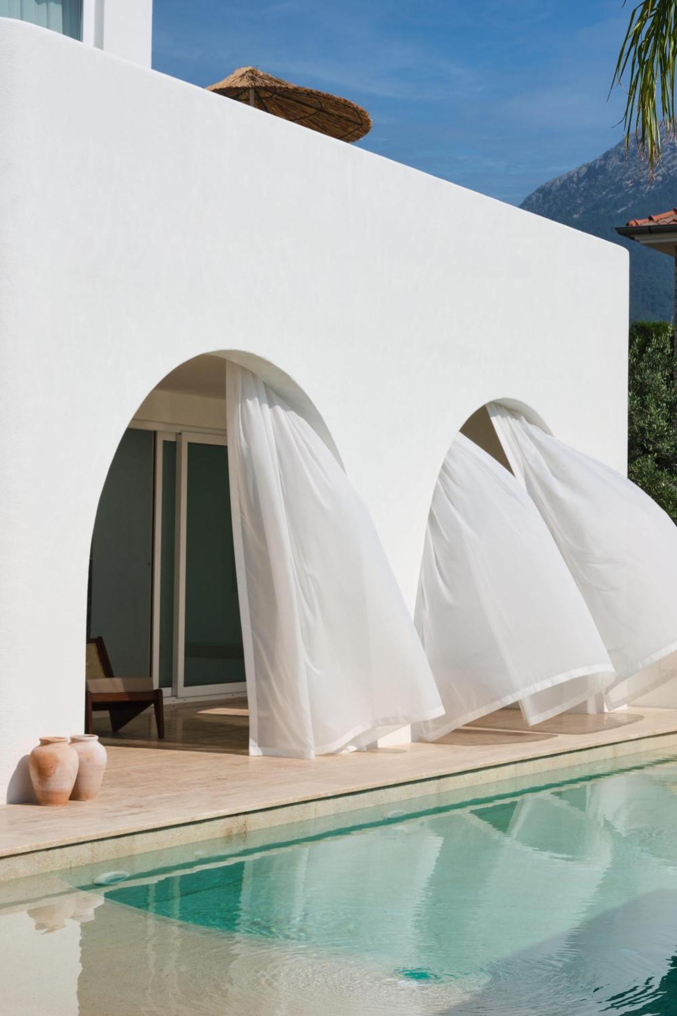 Ionx - Indoor & Outdoor Pool, Sauna, Bathtub, Jacuzzi *