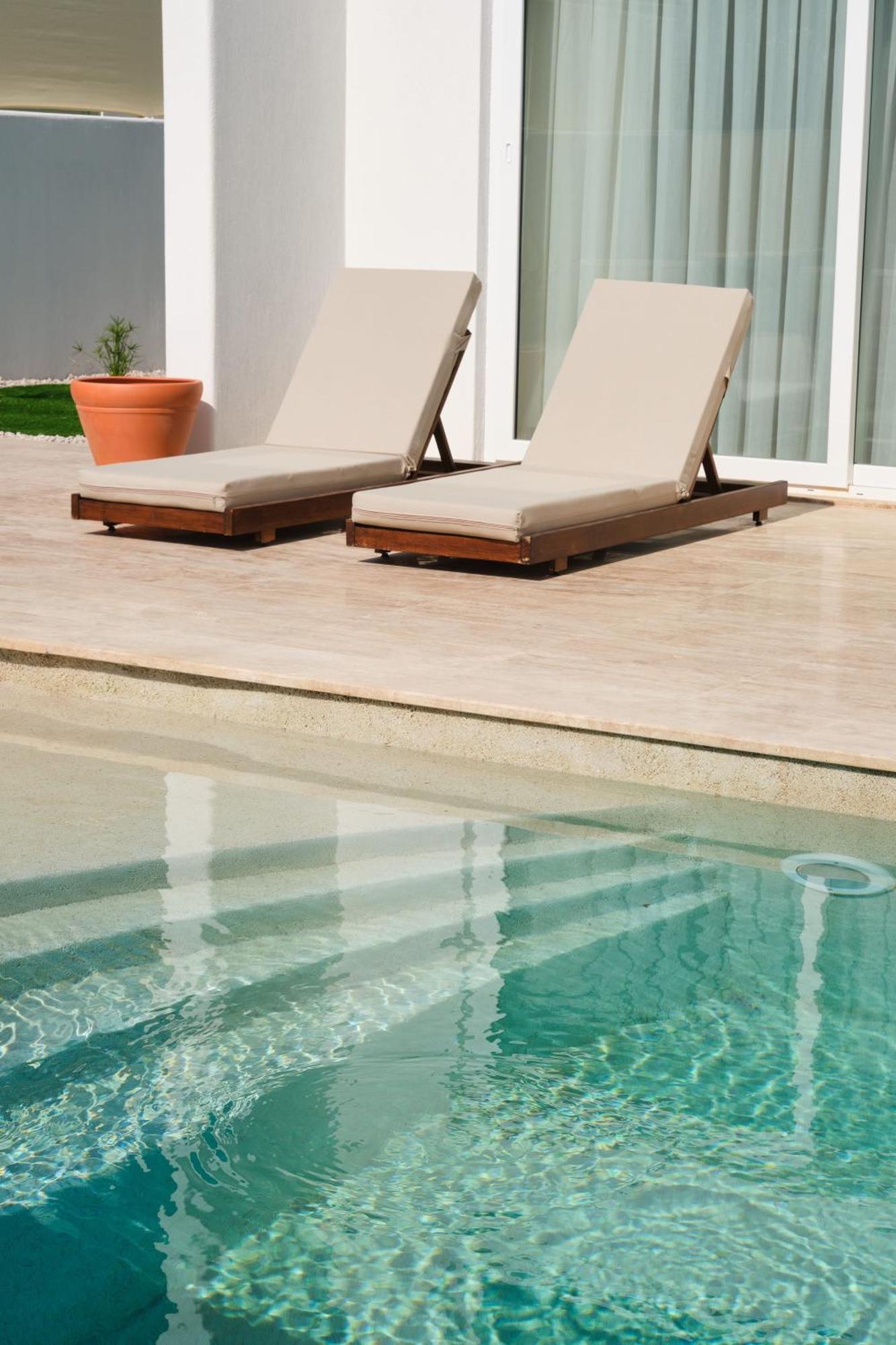 Ionx - Indoor & Outdoor Pool, Sauna, Bathtub, Jacuzzi