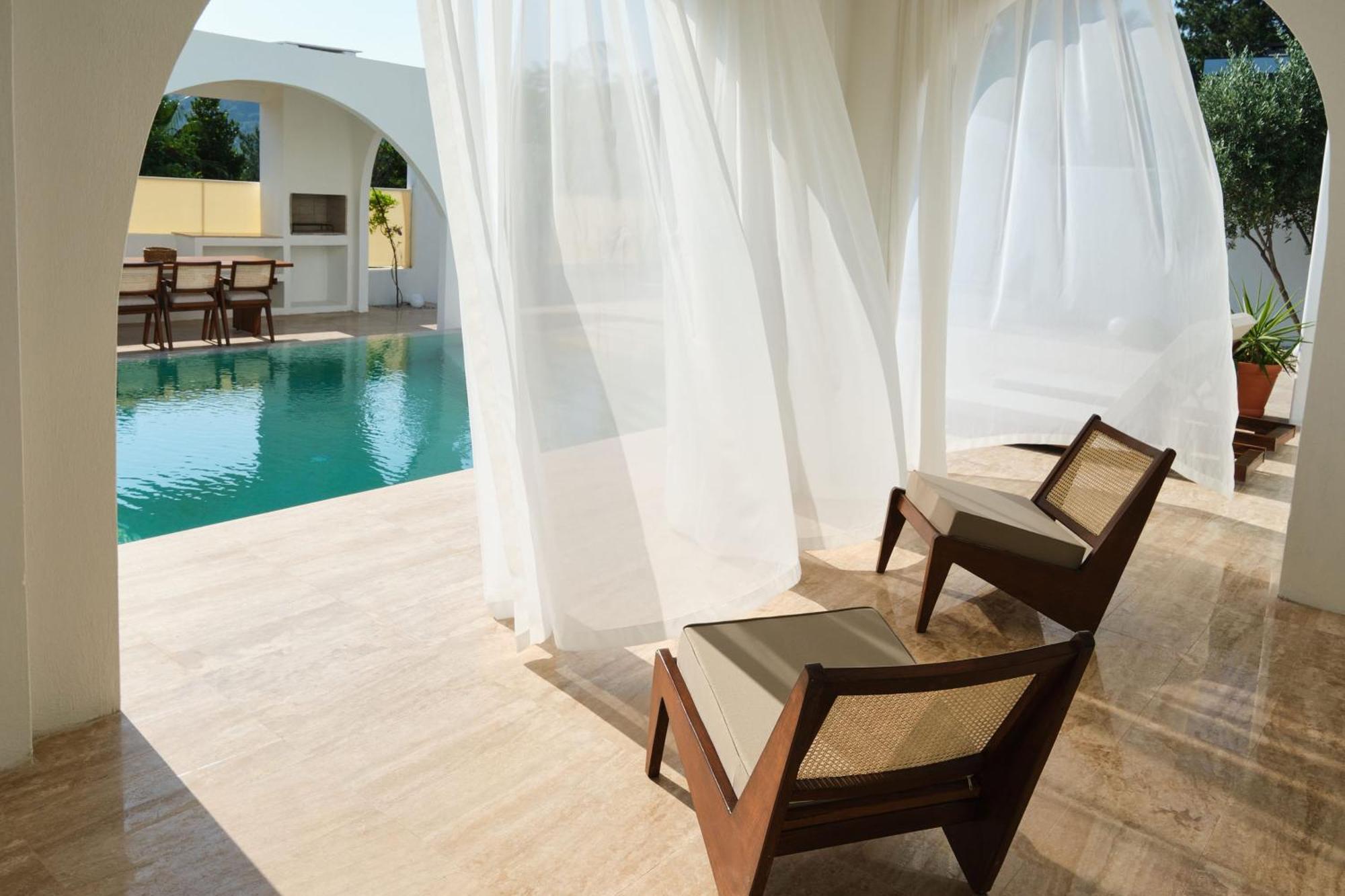 Ionx - Indoor & Outdoor Pool, Sauna, Bathtub, Jacuzzi *