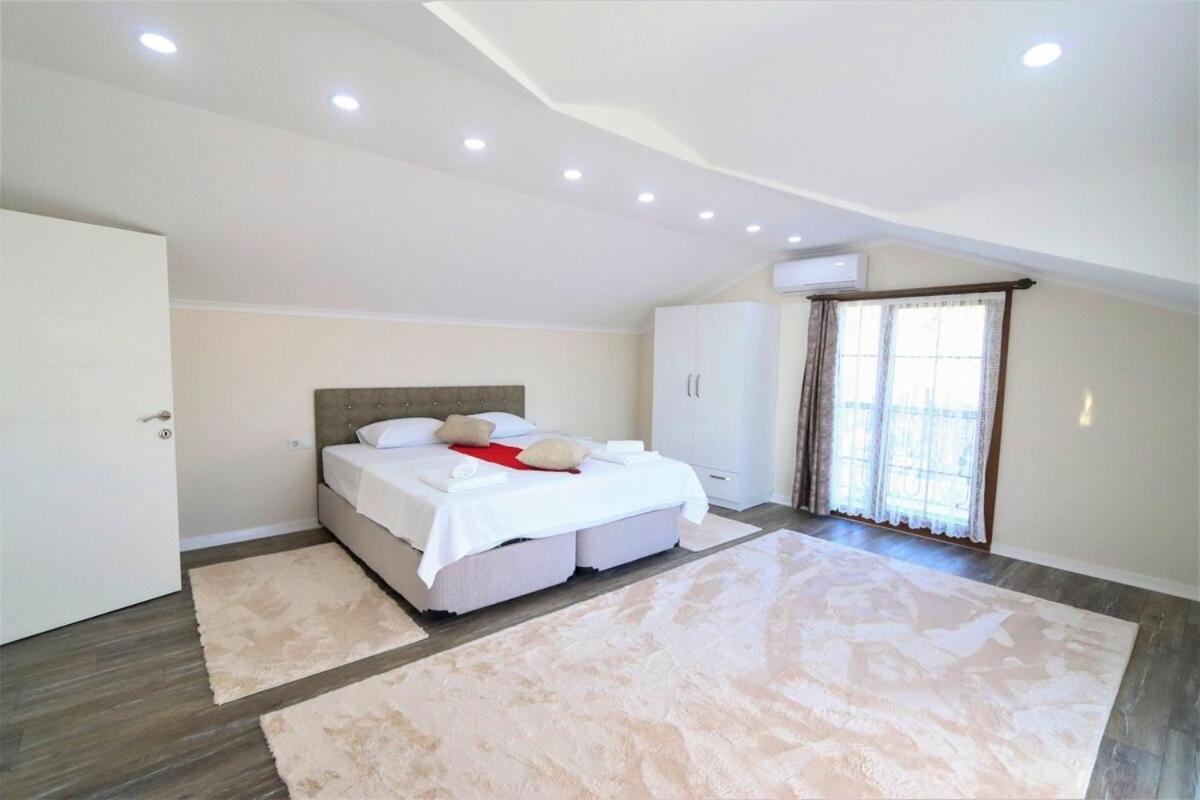 Villa For 14 With Private Pool In Calis, Fethiye