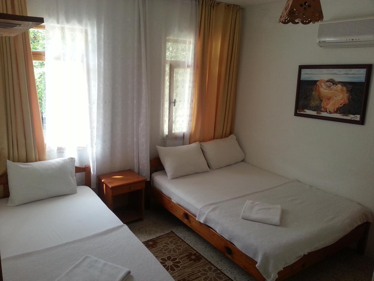Hostel Ferah Monica's Place *