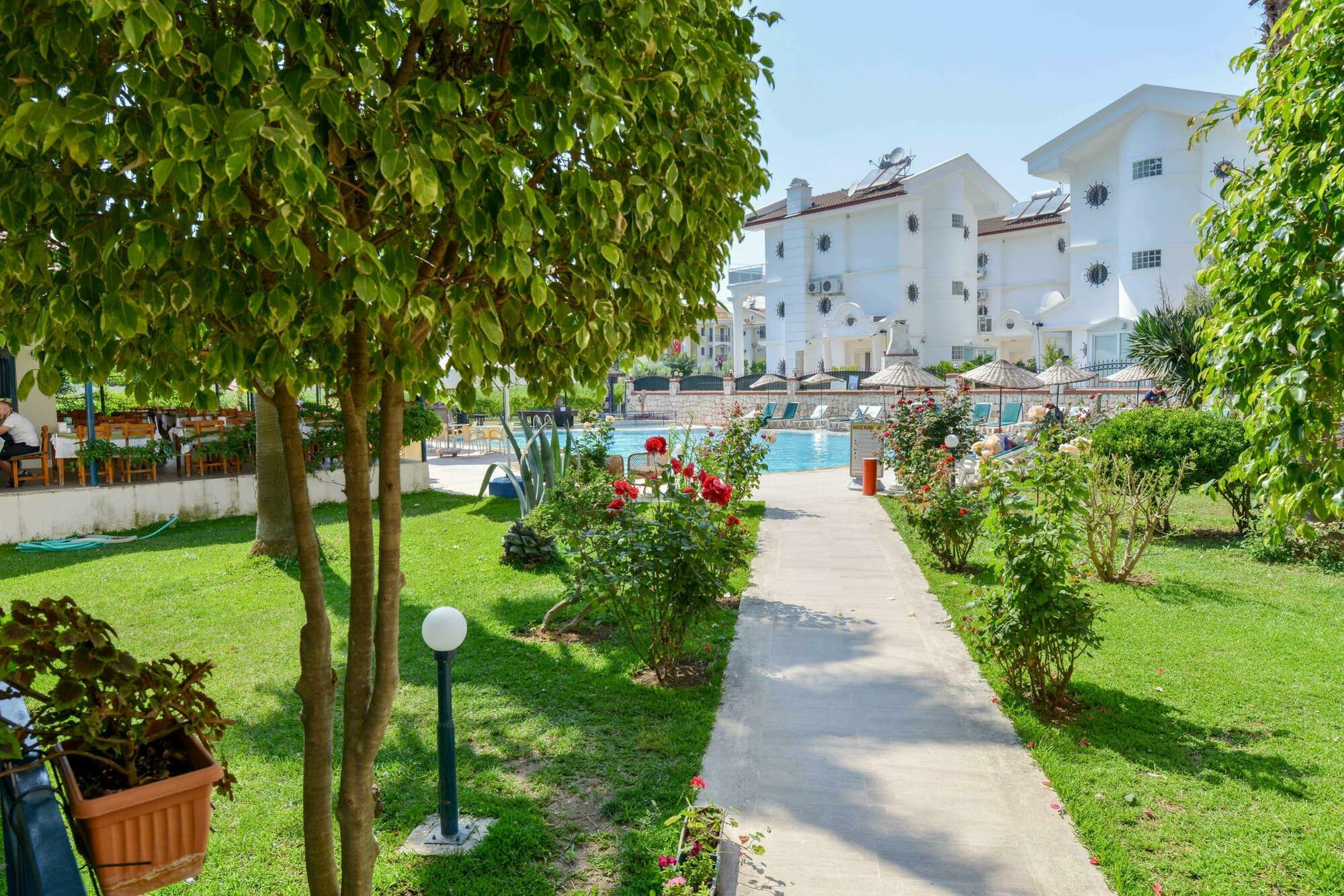 Bezay Hotel 2*