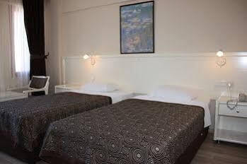 Miramar Hotel 3*