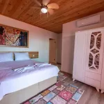 Villa Vera Faralya Kirme Deniz Manzarali Korunakli Balayi Villasi