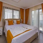 Salkım- 4 Bedroom Holiday Villa in Oludeniz