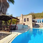 Villa Manzara Muhtesem Kayakoey Manzarali Jakuzi Ve Havuzlu Lueks Villa