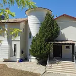 Villa Ladywell