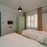 Endemik Hostel - Female Only