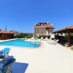 Villa Lorraine By Solo Villa At Hisaroenue