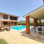 Huema - 6 Bedroom Holiday Villa In Kayakoey Oeluedeniz