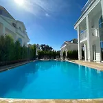 Villa White House, 4 Bedroom, Large Private Pool, Close To Amenities