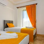 Huema - 6 Bedroom Holiday Villa In Kayakoey Oeluedeniz