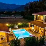 Huema - 6 Bedroom Holiday Villa In Kayakoey Oeluedeniz