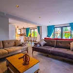 Infinity Lily Villa 2
