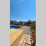 Villa Ugni Blanc Uezuem Baglari Ve Zeytinlikler Icinde Mini Bir Cennet Ve Tiny House Konseptli Havuzlu Uecgen Ev - Крошечный Дом - Скрытый Рай