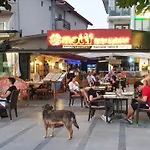 Eyna Hotel