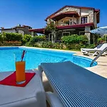 Gundogdu - 3 Bedroms Private Pool Holiday Villa In Oeluedeniz