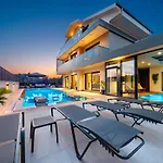 Villa Alavya Oeluedeniz With Heated Pool In Winter